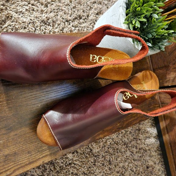 REBA MERLOT LEATHER WEDGES - Picture 7 of 8